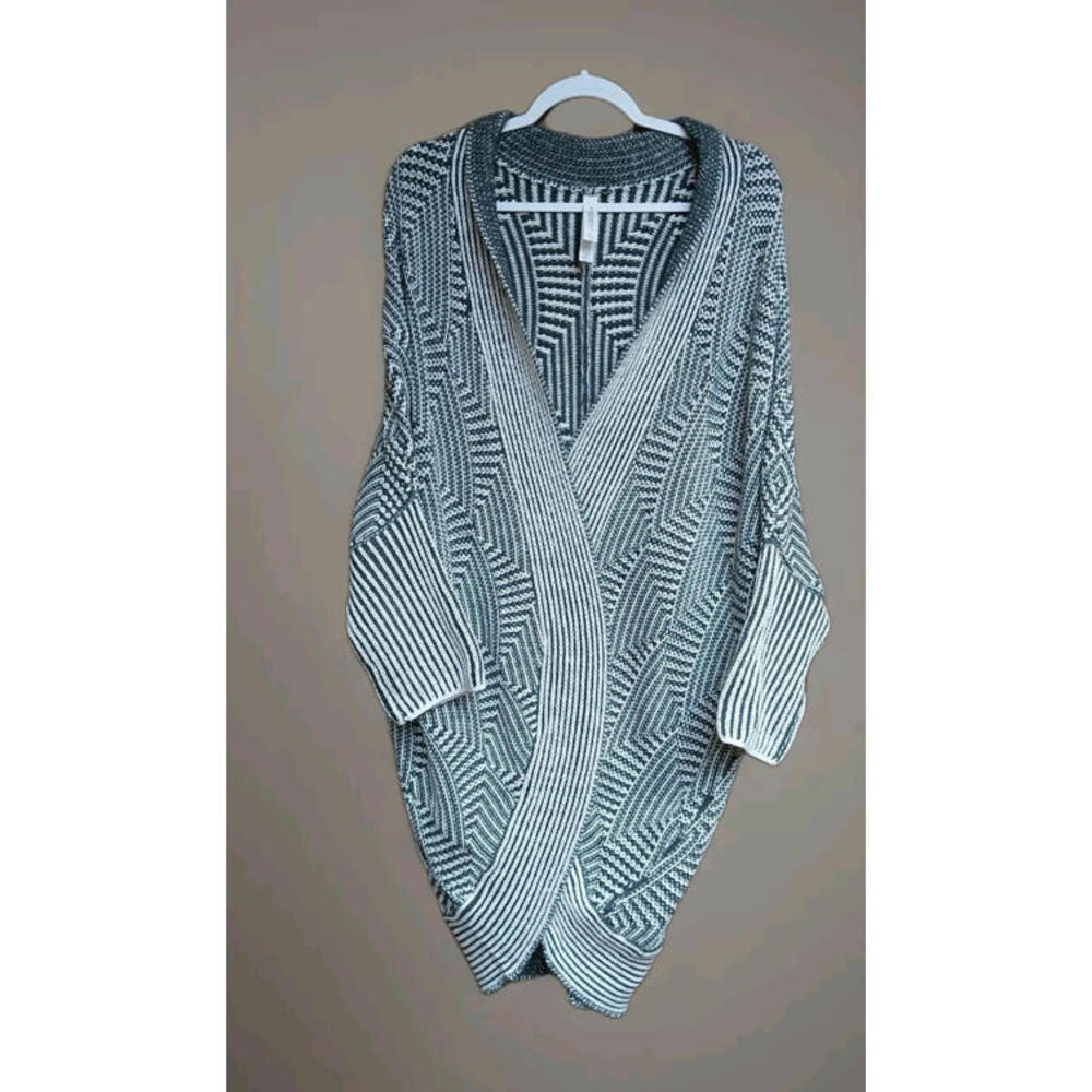 Aeropostale Women's XL Gray & White Open Front 3/4 Length Sleeve Cardigan